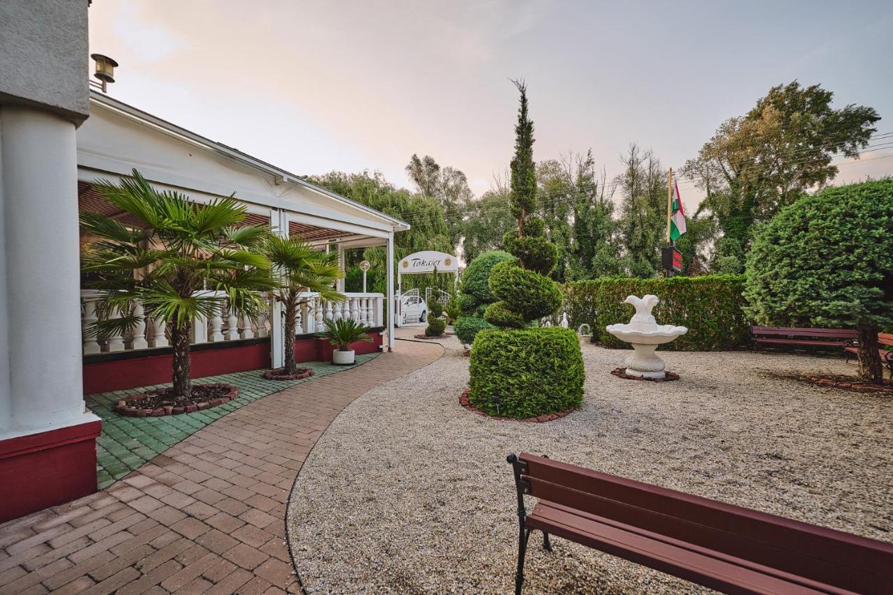Tokajer Wellness Panzio Hotel Keszthely Exterior photo